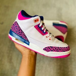 Women Size 5 Jordan 3 sneakers